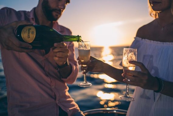 seaduction luxury yacht rental tenerife Astdondoa 4611